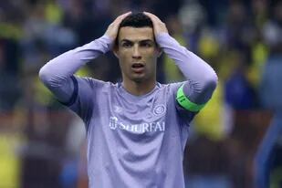 Cristiano Ronaldo no lo puede creer: su equipo cayó ante Al Ittihad y quedó eliminado de la Supercopa de Arabia Saudita.