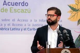 Gabriel Boric durante un discurso por la firma del acuerdo de Escazú en Santiago