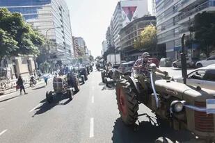El último tractorazo en Avenida Del Libertador rumbo a Plaza de Mayo
