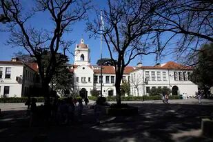 El colegio es considerado el oasis verde de Villa Sarmiento, en el partido de Morón