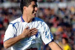 Luis Suárez marcó 15 goles con la camiseta de Nacional en su primera etapa en el club; vuelve 16 años después