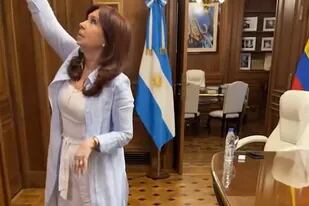 Cuáles son las personalidades que aparecen destacadas en el despacho del Senado de Cristina Kirchner