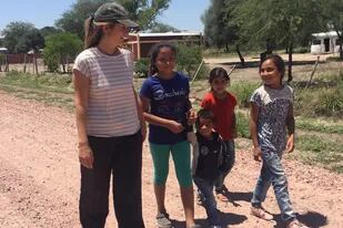 Nicole Fusilier fundó junto a sus amigos del colegio una organización social para apoyar la educación primaria y secundaria del paraje rural Árbol Blanco
