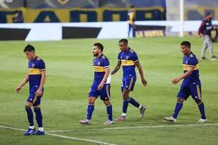 Jugadores de Boca se retiran cabizbajos luego del partido con Talleres por la Copa Liga Profesional 2021