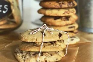 Cookies con chips de chocolate y nueces.