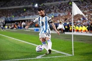 Lionel Messi fue el gran protagonista del primer partido de la selección jugando como campeona del mundo en el país