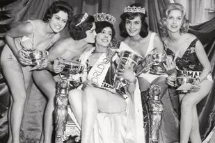 Hace sesenta años, Norma Cappagli ganó el concurso de Miss Mundo en Londres. Fue la primera argentina consagrada reina de belleza internacional. Después le siguieron Norma Nolan, Mirta Massa y Silvana Suárez.