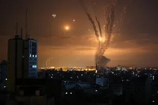 Israel atacó una base militar de Hamas como respuesta a globos incendiarios, informó el ejército (Archivo)