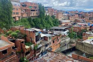 Petare, en el este de Caracas, es uno de los barrios pobres más grandes de América Latina. (Foto: NORBERTO PAREDES / BBC NEWS MUNDO)