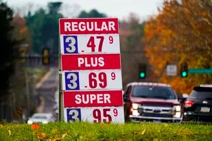 Una estación gasolinera en Huntingdon Valley, Pensilvania el 17 de noviembre del 2021. (AP Foto/Matt Rourke)