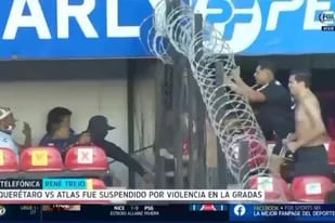 La seguridad del estadio le abre paso a los hincha de Querétaro