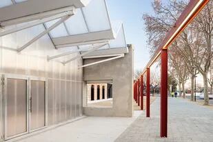 El estudio Josep Ferrando Architecture ha convertido una antigua prisión en Tarragona, España, en el Centro Social El Roser