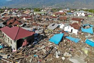 El terremoto -seguido de un tsunami- ocurrido en Indonesia , ha dejado más de 1.200 víctimas fatales y muchas imágenes desoladoras