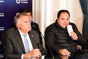 El gobernador de Tucumán, Osvaldo Jaldo, y Eduardo Reinoso, el presidente de la Asociación de Transportadores de Cargas de Tucumán (ATC); ambos viajaron ayer en el avión oficial de la provincia