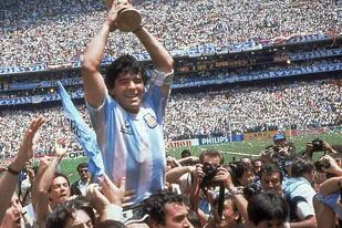 Diego Armando Maradona murió este mediodía y los deportistas de todo el mundo lo despidieron en las redes