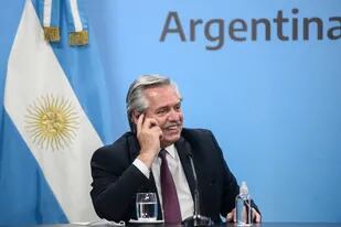 Alberto Fernández anunció que firmó el contrato con Rusia: "Vamos a contar con las dosis para vacunar a diez millones de argentinos entre enero y febrero"