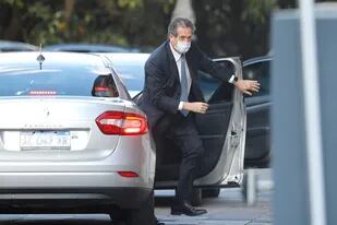 Miguel Ángel Pesce llegando a una reunión de Gabinete Económico, en Casa de Gobierno.