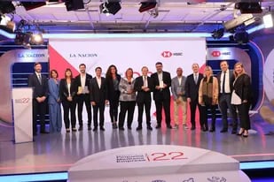 Los ganadores, el jurado y las autoridades de HSBC y LA NACION, durante la quinta edición del premio pyme, organizado por LA NACION y el HSBC