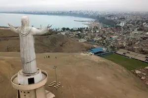 Corrupción: el "Cristo de Odebrecht" que los peruanos quieren sacar de Lima