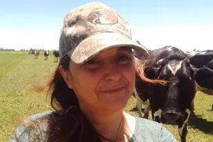 En el pequeño tambo de 50 vacas en ordeñe trabajan Alejandra Badino y su marido codo a codo