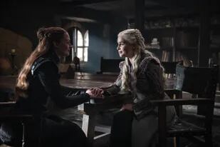 Reunión cumbre. Sansa y Daenerys forjaron una débil alianza ante la inminencia de la llegada del ejército de la noche a Winterfell