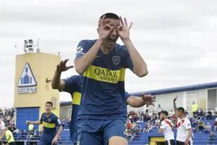 Agustín Heredia celebra su gol ante River
