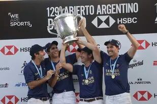 Juan Martín Nero, David Stirling y Adolfo Cambiaso tienen muchas fotos de podio de Palermo, pero para Poroto Cambiaso es la primera; La Dolfina fue un sólido campeón del Argentino Abierto.