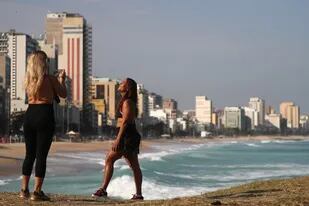Fotos ante las playas desiertas de Ipanema, en Río