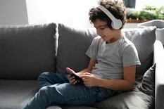 Cuidar a los chicos frente a las pantallas: expertos en crianza digital comparten sus estrategias