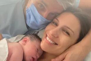 La modelo y conductora compartió con sus seguidores imágenes del momento de nacimiento de su hija y agradeció el cariño recibido