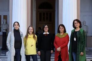 Parte de la troupe del colectivo Joyeros Argentinos (de Izq. a Der.) Patricia Gallucci, Sol Flores, Fabiana Gadano, Mabel Pena y Elvira Cibotti