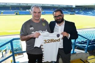 Marcelo Bielsa y Víctor Orta, el director deportivo de Leeds United, en junio de 2018: se iniciaba el ciclo que terminó dos años después con el ascenso a la Premier League.
