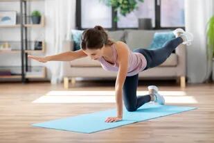 Las planchas isométricas son un ejercicio clave para fortalecer la zona media del cuerpo, mejorar la postura y evitar lesiones