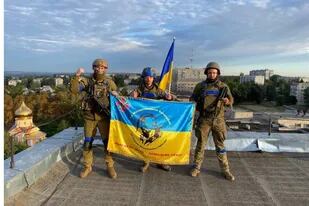 Soldados ucranianos en la ciudad de Limán