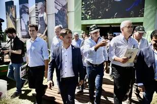 Axel Kicillof caminó la muestra junto a los ministros Wado de Pedro y Julián Domínguez