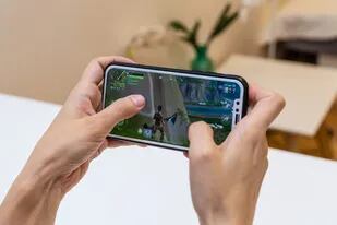 Fortnite fue retirado de las tiendas de apps de Google y Apple, y por este motivo Epic Games ofrece una opción alternativa de instalación en teléfonos Android