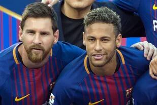 Hace un año, Lionel Messi hizo todo lo que pudo para que Barcelona repatriara al brasileño Neymar; ahora, su amigo intentó que La Pulga pensara en PSG como su próximo destino deportivo.