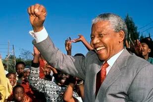 La elección de Nelson Mandela, en 1994, implicó el fin de la discriminación racial legalizada