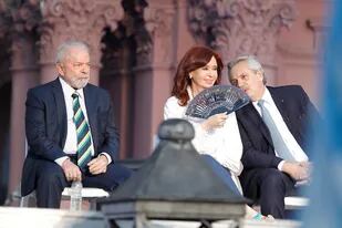 El presidente Alberto Fernández, la vice Cristina Kirchner y el exmandatario brasileño Lula en el acto de Plaza de Mayo.