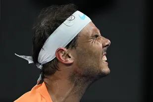El sufrimiento del tenista español Rafael Nadal, que volvió a sufrir una lesión y quedó fuera del Abierto de Australia en la segunda ronda