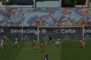 Con un derechazo desde afuera del área, Angel Correa marca el primer gol de Atlético de Madrid