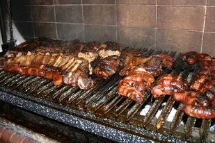 La propuesta del Mercado Central incluye asado, tapa de asado, chorizo, morcilla, chinchulín y pechito de cerdo