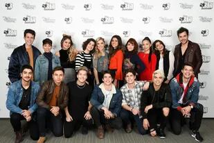 El elenco juvenil de Bia, la serie de Disney Channel que viene a unir el mundo de las redes sociales con la música