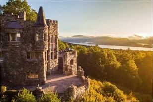 En la actualidad, Highlands Castle puede ser alquilado y cuenta con tres castillos lujosos con una vista increíble