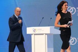 Putin, junto a la periodista norteamericana Hadley Gamble