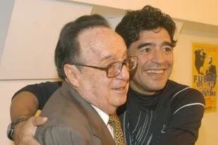 Diego Maradona tenía como ídolo a Roberto Gómez Bolaños, quien brindó alegría a varias generaciones con sus populares series humorísticas de El Chavo del 8 y El Chapulín Colorado