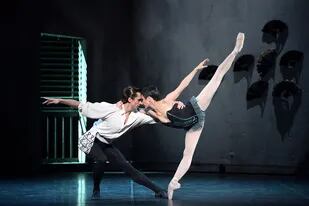 Francesco Gabriele Frola y Tamara Rojo en Carmen, en versión de Roland Petit, en la Gala del 70 aniversario del English National Ballet