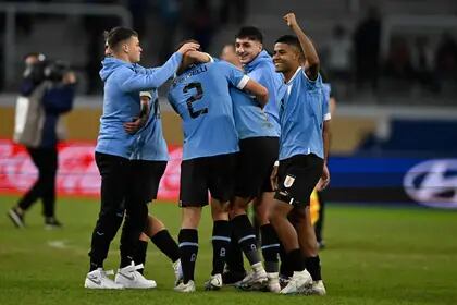 Los jugadores de Uruguay festejan la clasificación a las semifinales del Mundial Sub 20 Argentina 2023