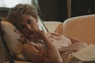 Netflix compartió la primera imagen de Elizabeth Debicki personificando a Diana Spencer en la quinta temporada de la serie The Crown