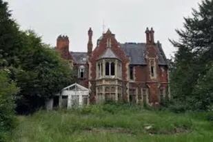 Un youtuber británico descubrió una increíble mansión victoriana abandonada y decidió mostrarles a sus seguidores cómo era por dentro. La cantidad de objetos de lujo encontrados convirtieron una casualidad en un espectacular hallazgo